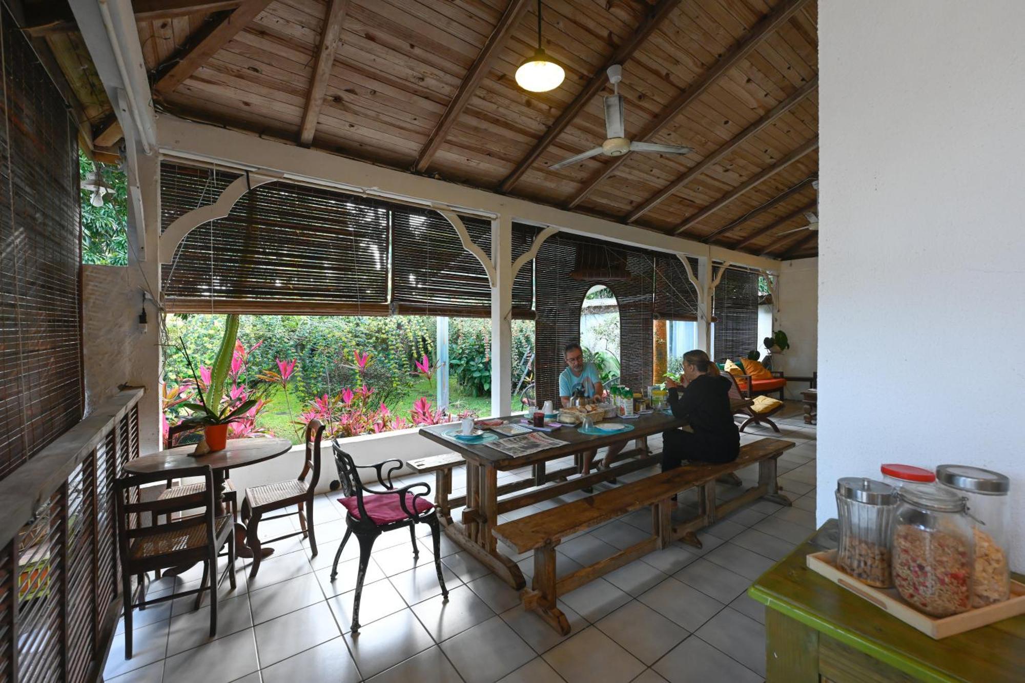 Le Medinilla Bed & Breakfast Bras-Panon ภายนอก รูปภาพ